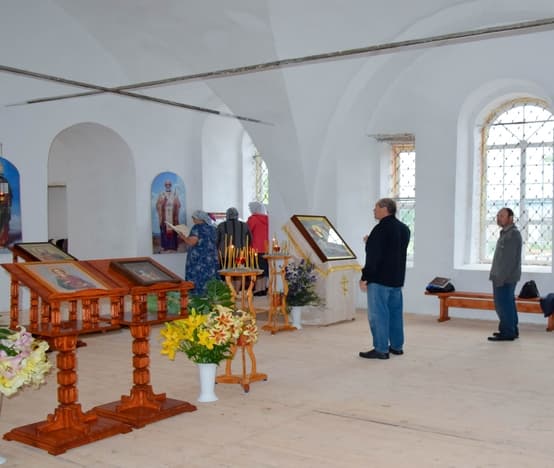 Восстановленная часть храма